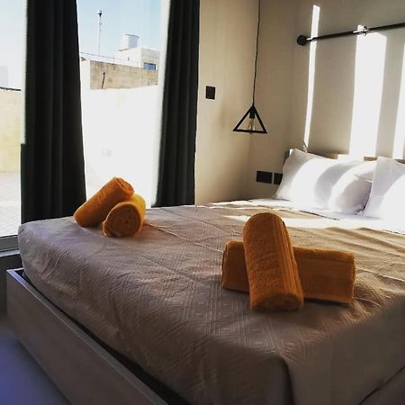 Chic Penthouse Industrial-Style Lejlighed Mosta Eksteriør billede