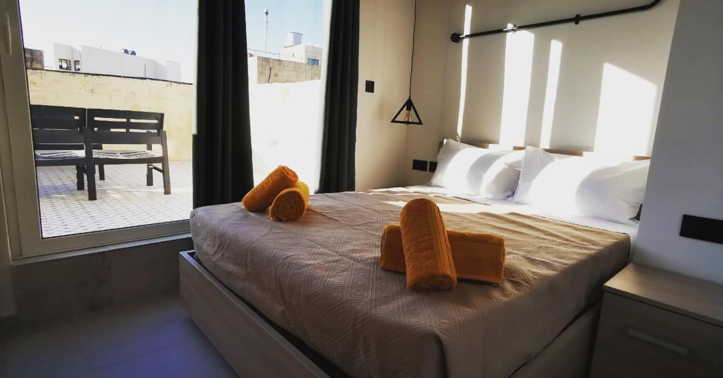 Chic Penthouse Industrial-Style Lejlighed Mosta Eksteriør billede